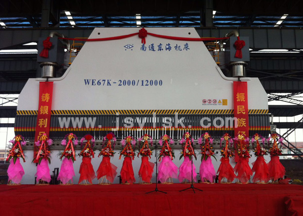 WE67K-2000/12000大型折彎機